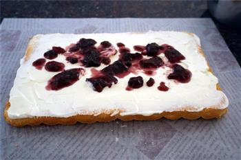 蓝莓淡奶油海绵蛋糕的做法步骤11