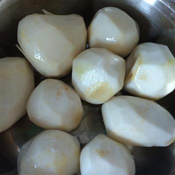 软糯鲜香的快手菜-剁椒蒸芋头的做法步骤1