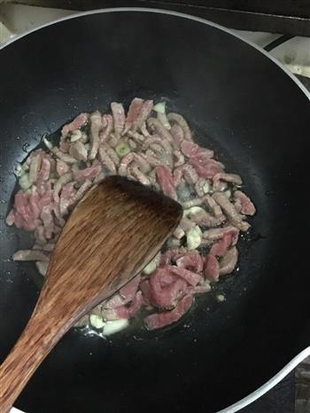 芹菜炒牛肉的做法步骤5