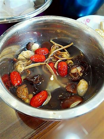 猴头菇山药养胃鸡汤 有详细处理猴头菇的方法的做法步骤12