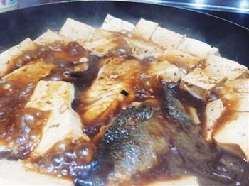 豆腐炖鱼的做法步骤7