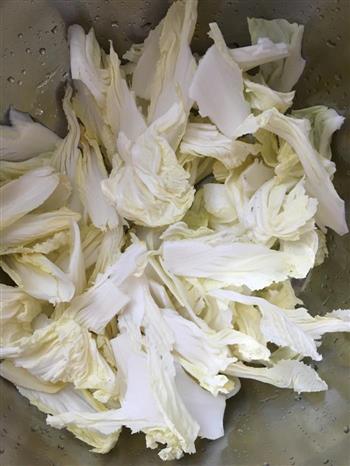 东北白菜炖冻豆腐粉丝的做法步骤2