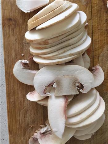 奶油蘑菇汤的做法图解1