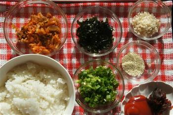 韩式辣白菜炒饭的做法步骤2