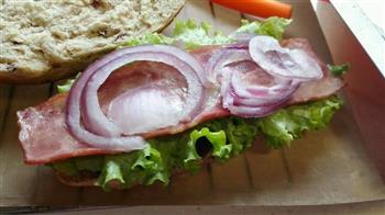 十分钟快手早餐-蔬菜培根三明治的做法图解8