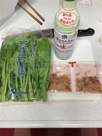 日式小菜柴鱼片拌油菜花的做法图解1