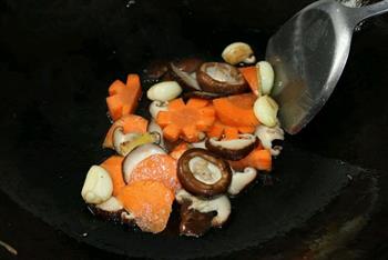 胡萝卜香菇排骨蒸饭的做法图解4