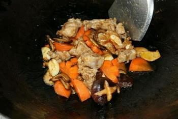 胡萝卜香菇排骨蒸饭的做法图解5