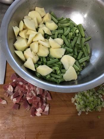 豆角牛肉炖土豆的做法图解1