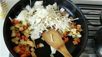 菌菇土豆鸡蛋饼的做法步骤4
