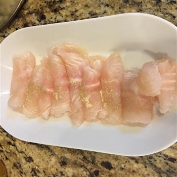 自创菜-清蒸龙利鱼卷的做法步骤3