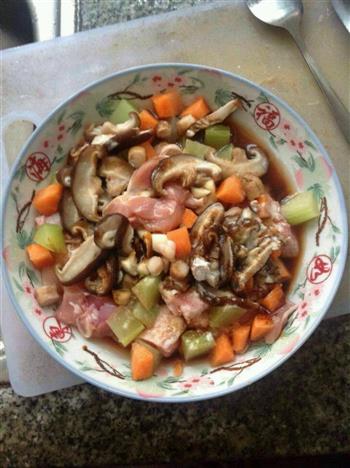 香菇滑鸡砂锅饭的做法步骤1