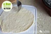 意式脆皮培根蘑菇披萨的做法步骤4