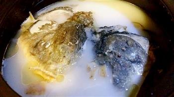 天麻炖鱼头汤的做法图解1