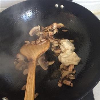 超简单美味奶油蘑菇意大利面的做法图解7