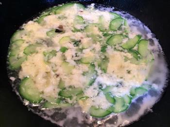 黄瓜紫菜蛋花汤的做法步骤3