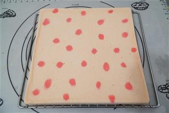 圣诞草莓蛋糕卷的做法步骤11