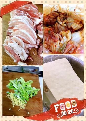 辣白菜五花肉炖豆腐的做法步骤1