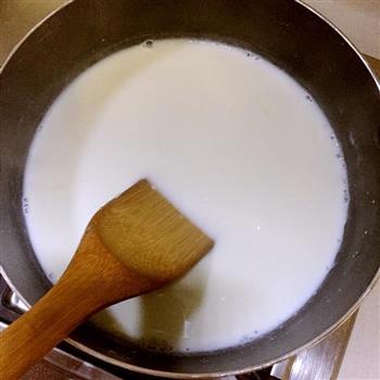 简单炸牛奶的做法步骤1