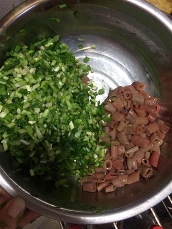 海肠韭菜水饺的做法步骤2