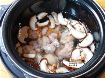 冬进补，瑶柱香菇鸡汤的做法步骤4