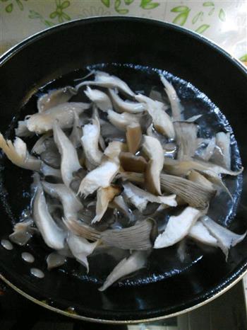 酥香炸蘑菇的做法步骤3