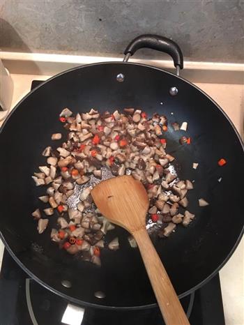 少油少盐的香菇牛肉酱的做法步骤7