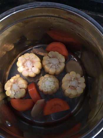 冬季暖身养生汤-排骨玉米汤的做法步骤3