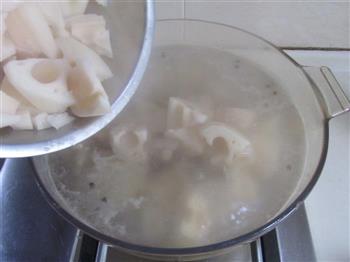 蹄花莲藕汤的做法步骤6