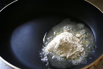 奶油蘑菇浓汤-冬日里的小小慰藉的做法步骤3