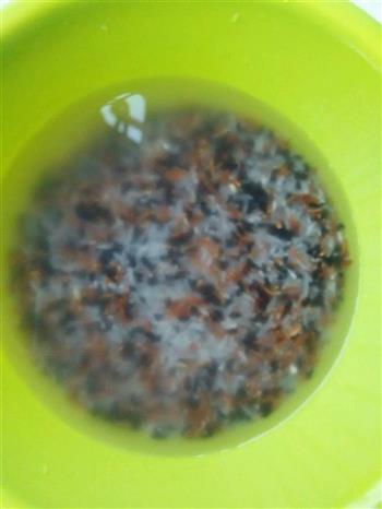 红薯紫米粥的做法步骤2
