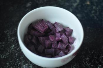 紫薯小花卷—粉嫩萌萌哒的做法图解2