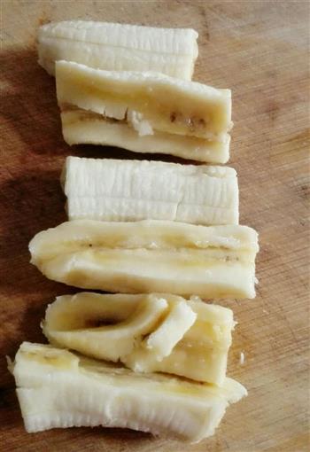 三层口感的脆皮香蕉的做法步骤1
