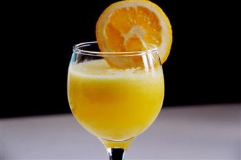 鲜榨橙汁的做法步骤4