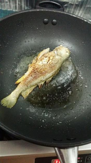 香煎黄花鱼的做法步骤5