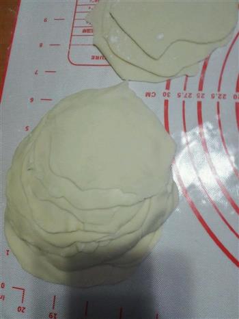 韭菜猪肉饺子-自制饺子皮的做法步骤1