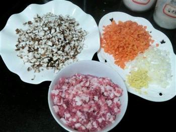 胡萝卜香菇肉酱的做法步骤1