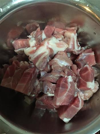 红烧羊肉胡萝卜的做法步骤2