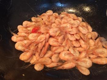 酱油炒河虾的做法步骤3