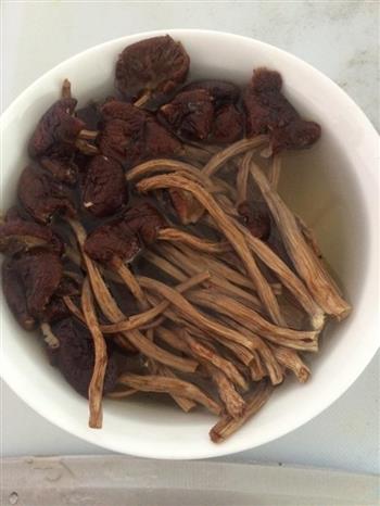 茶树菇排骨汤的做法步骤3