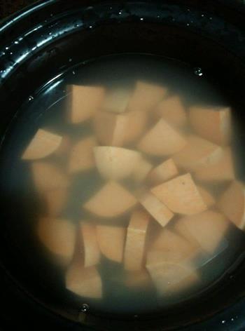 黑小米红薯粥的做法步骤3