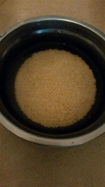 南瓜小米粥的做法图解1