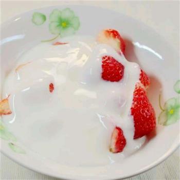 草莓奶昔的做法图解3