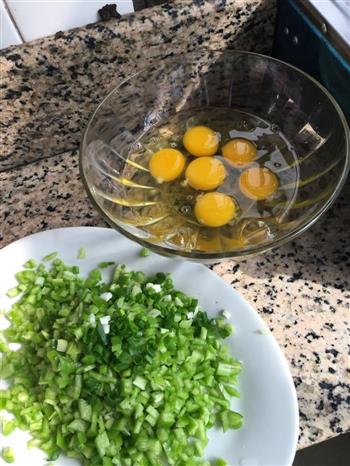 下饭菜  辣椒炒蛋的做法步骤2