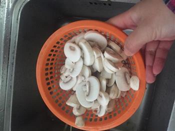 蘑菇炒肉丝的做法步骤6