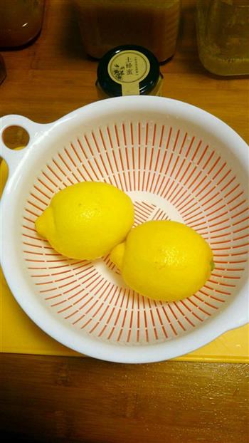蜂蜜柠檬茶—皮肤白嫩嫩的做法图解1