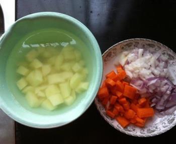 咖喱牛肉土豆饭的做法步骤2