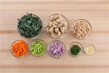 托斯卡纳蔬菜炖汤的做法图解1