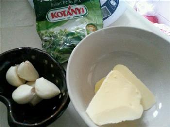 蒜香法棍配金松鱼酸黄瓜沙拉的做法步骤4