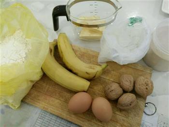 香蕉皮蛋糕的做法步骤1
